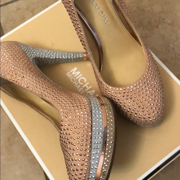 Gianni Bini two tone heels - Picture 2 of 7